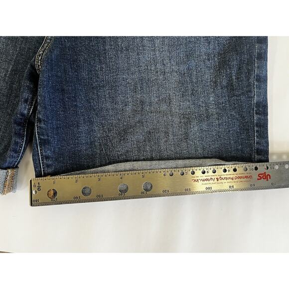 Eddie Bauer Boyfriend Shorts Womens 10 Blue Medium Wash Denim Low Rise Zip Fly - Picture 6 of 12